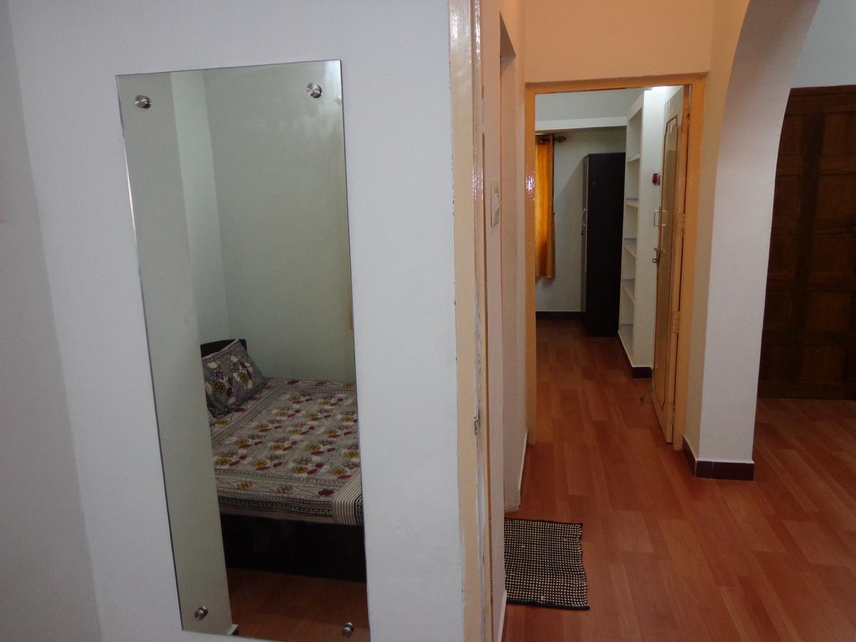 Remisha Service Apartments Chennai Room photo