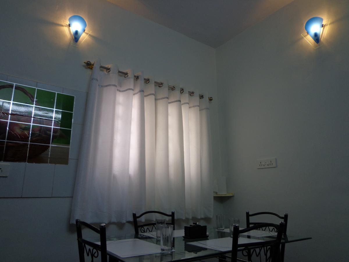 Remisha Service Apartments Chennai Room photo